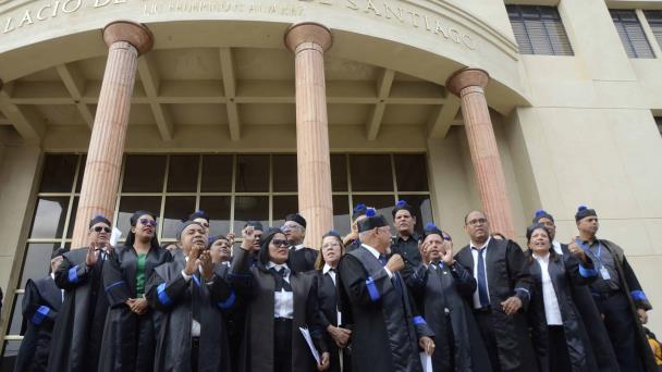 Paro de fiscales afecta la mayoría de las audiencias en el país