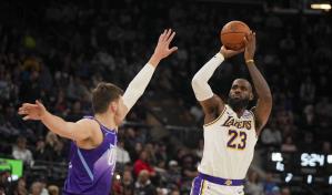 Anthony Davis anota 33, LeBron James domina al final y los Lakers vencen 105-104 al Jazz
