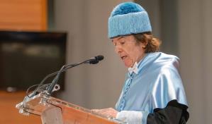 El cantante Raphael, investido doctor honoris causa de la universidad de su región natal