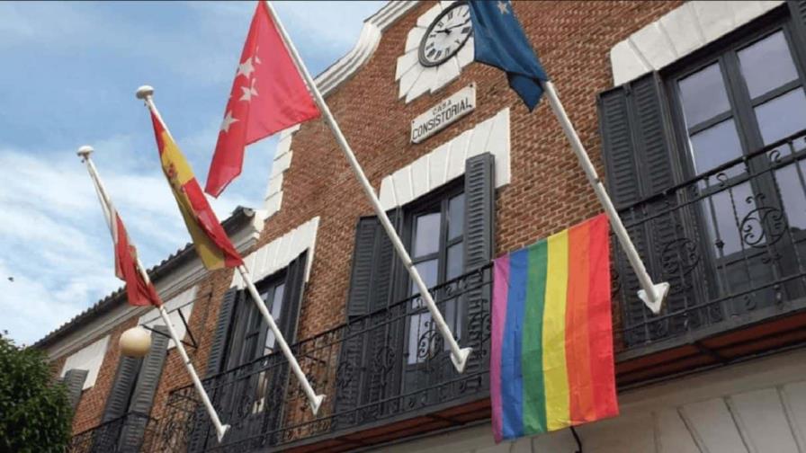 El Supremo español avala que se cuelgue la bandera LGTBI de edificios públicos