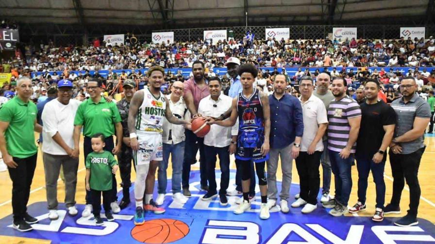 Villa frente al Dosa y La Matica versus Parque Hostos en semifinal del baloncesto de La Vega Villa frente al Dosa y La Matica versus Parque Hostos en semifinal del baloncesto de La Vega
