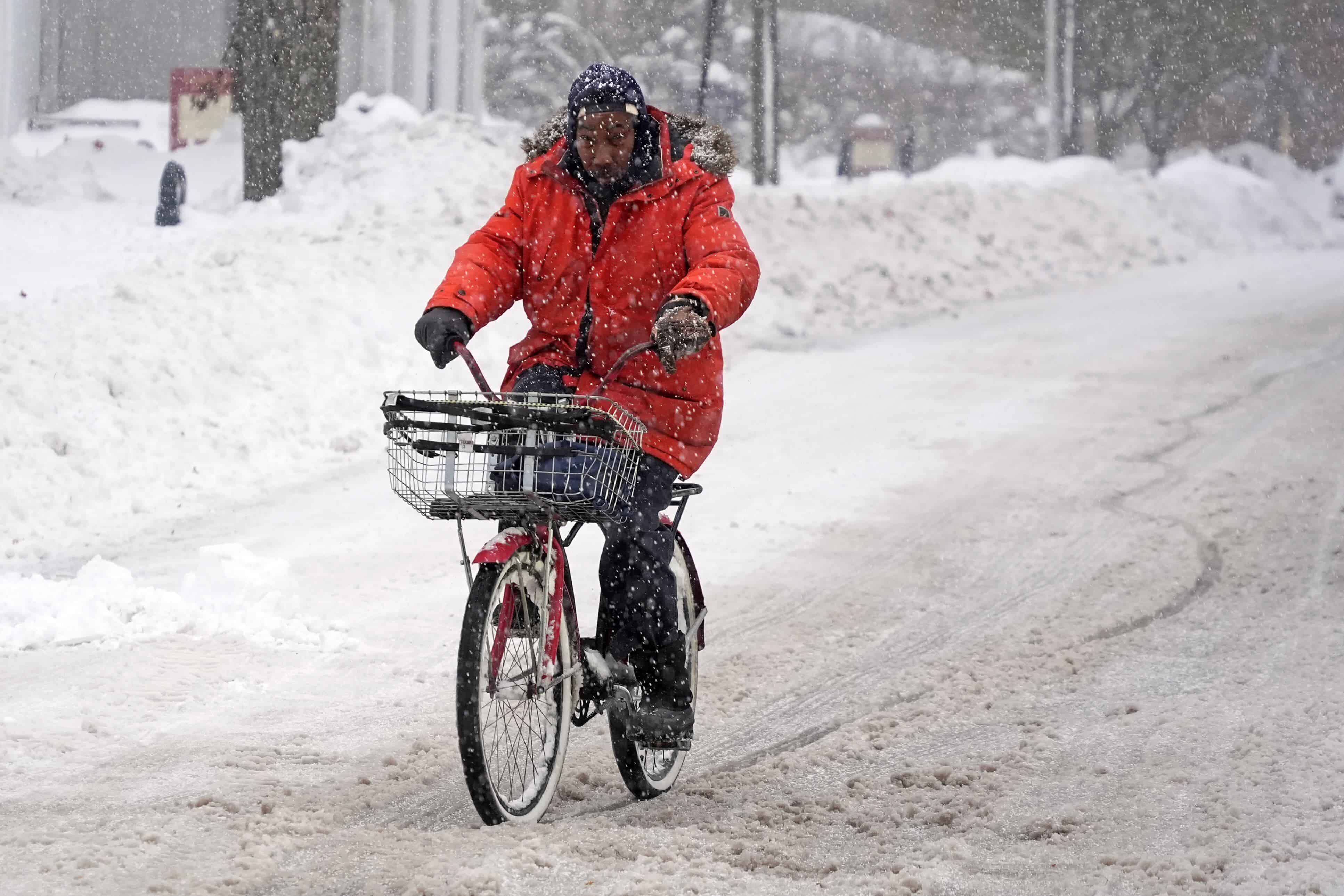 Los residentes de Nueva York y Pensilvania se recuperan tras nevadas, pero viene más nieve en camino