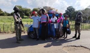 Miembros del Ejército detienen a 30 migrantes haitianos indocumentados en Montecristi