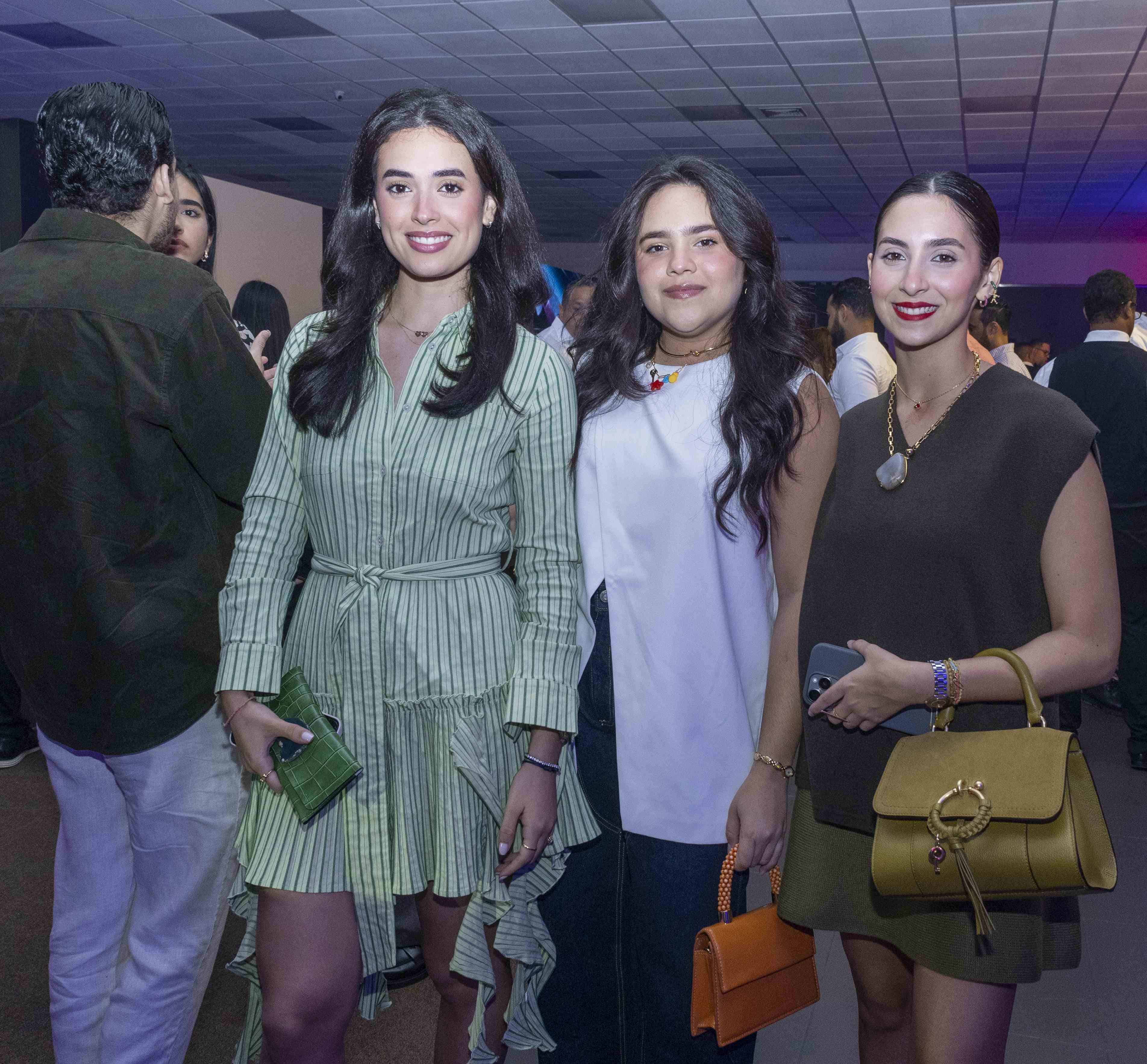 Sofía Reyes,Dhiara Hernández y   Amelia Cruz.