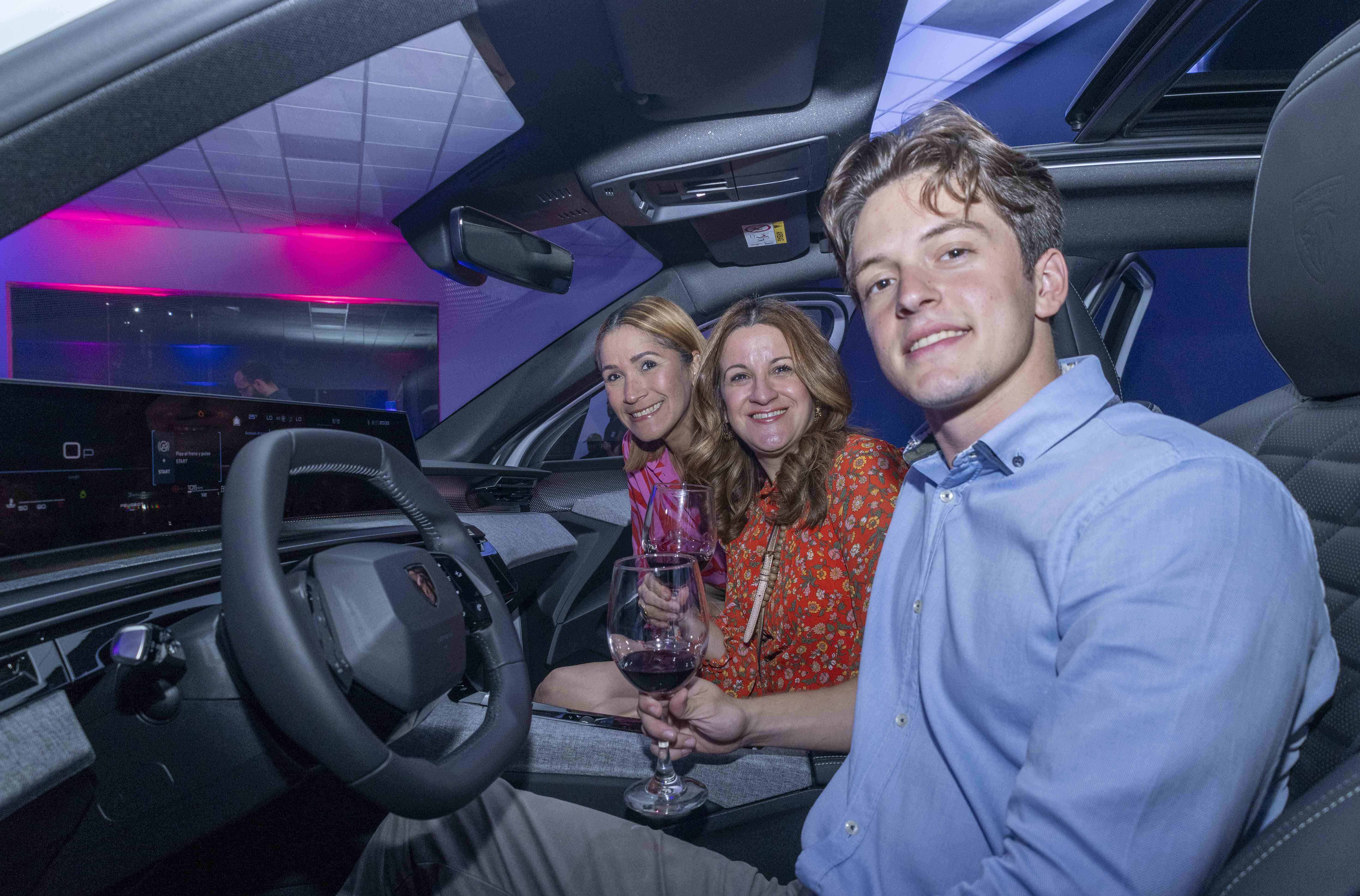 Cariki Casado,&nbsp;Marion Castillo y&nbsp;Ian Sagrego.