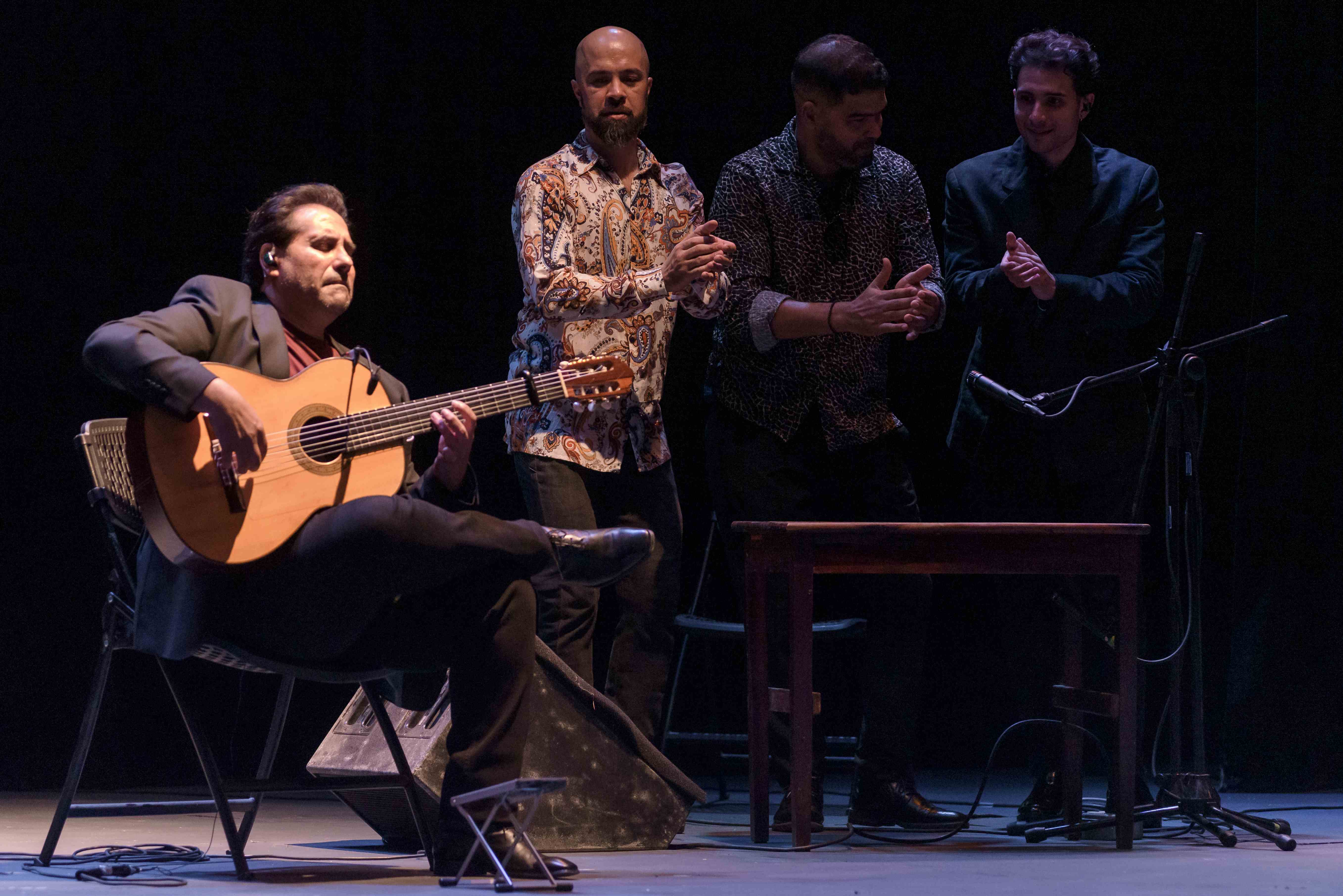 El Niño Josele a la guitarra y Niño de los Reyes, Dany Noel y José Heredia a las palmas. 