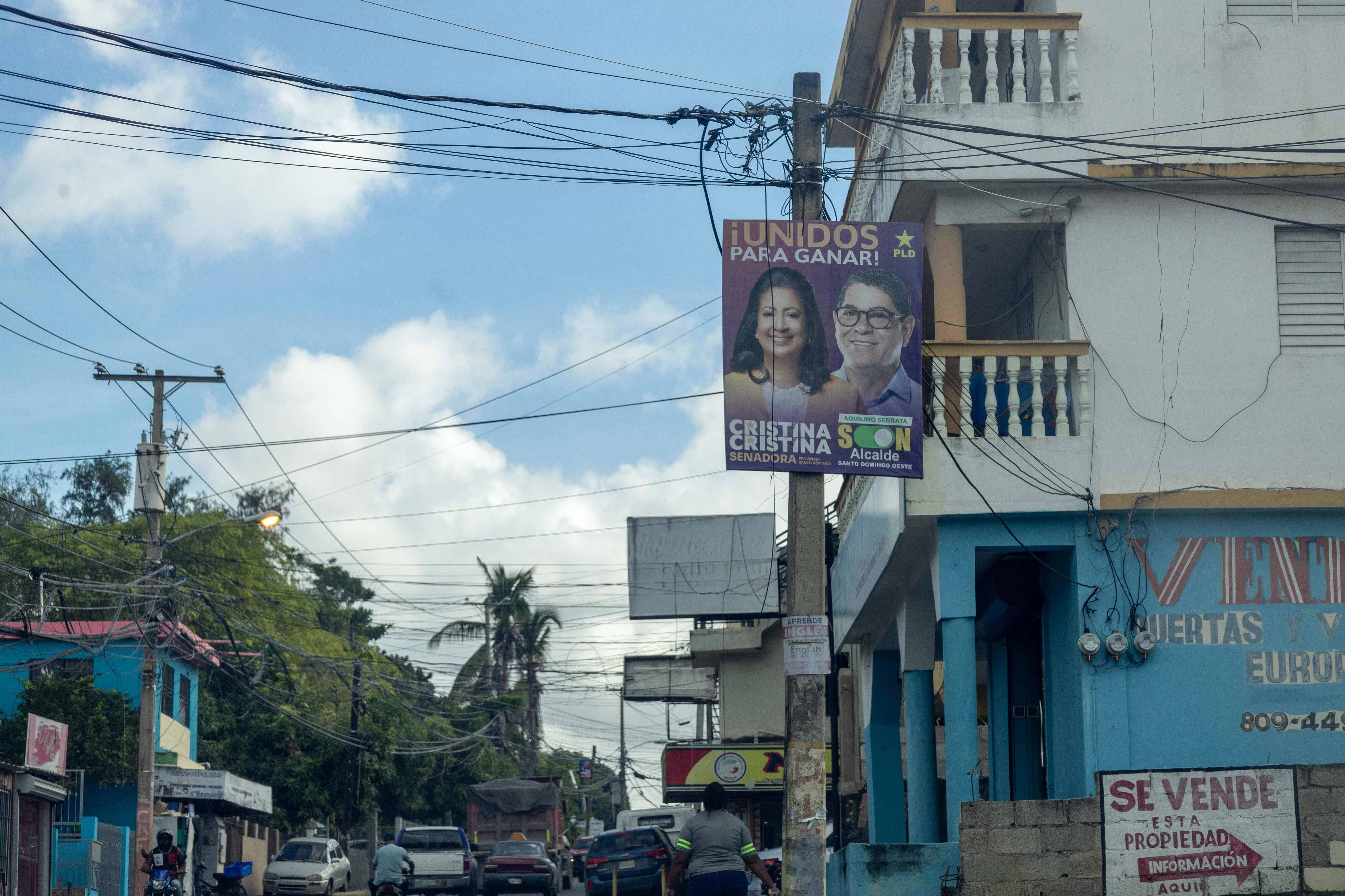 Los principales partidos no retiran toda su propaganda. 