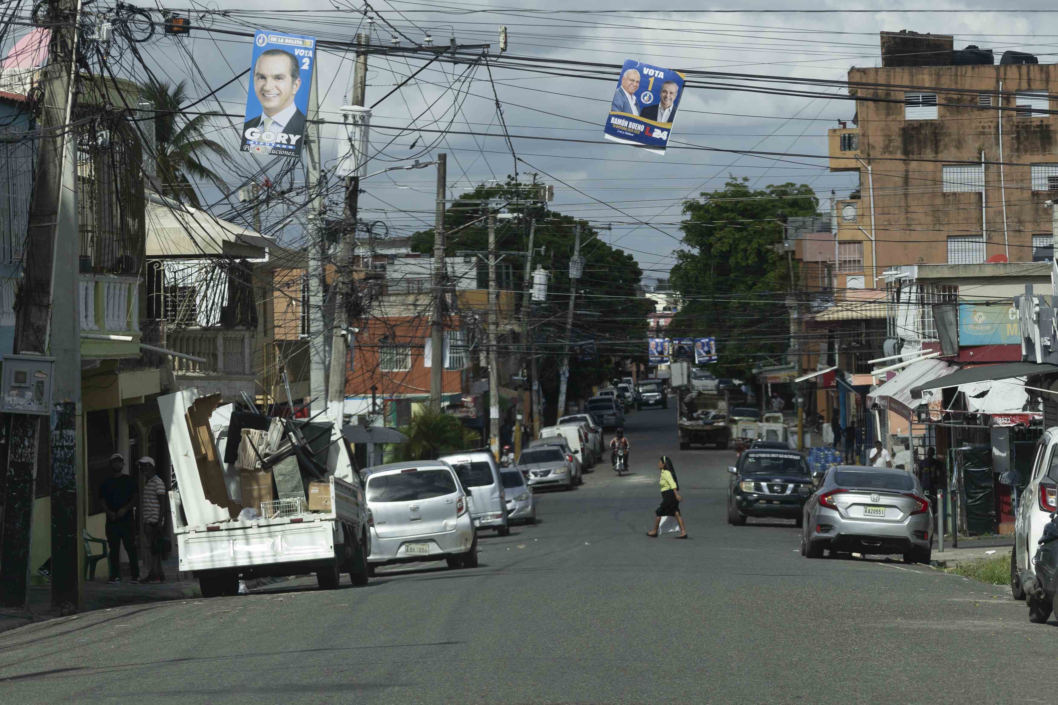 Afiches en calles del Distrito Nacional.  