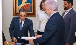 Senador Antonio Taveras y diputada Kimberly Taveras presentan proyecto de Ley de Cuidados