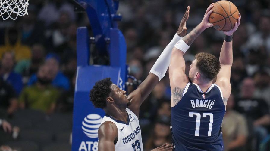 Mavericks remontan en los últimos minutos y vencen a Grizzlies