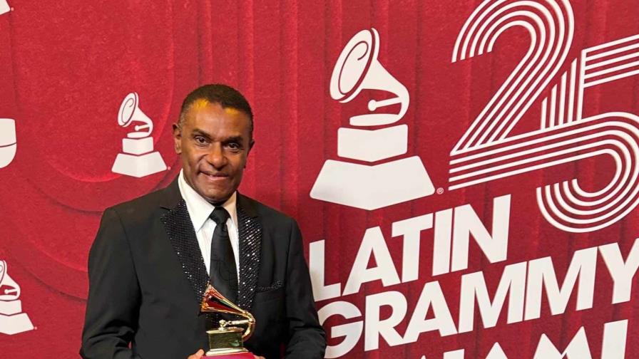 José Alberto El Canario hará bailar a Nueva York antes de su debut editorial