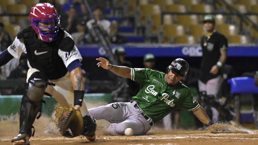 Las Estrellas asumen el primer lugar en la tabla al vencer al Escogido