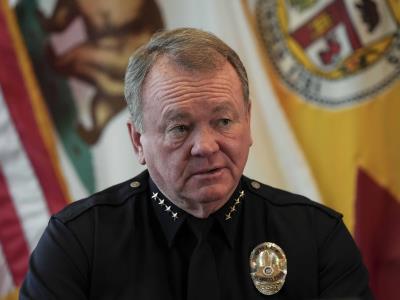 Nuevo jefe de la policía de Los Ángeles asegura protegerá inmigrantes