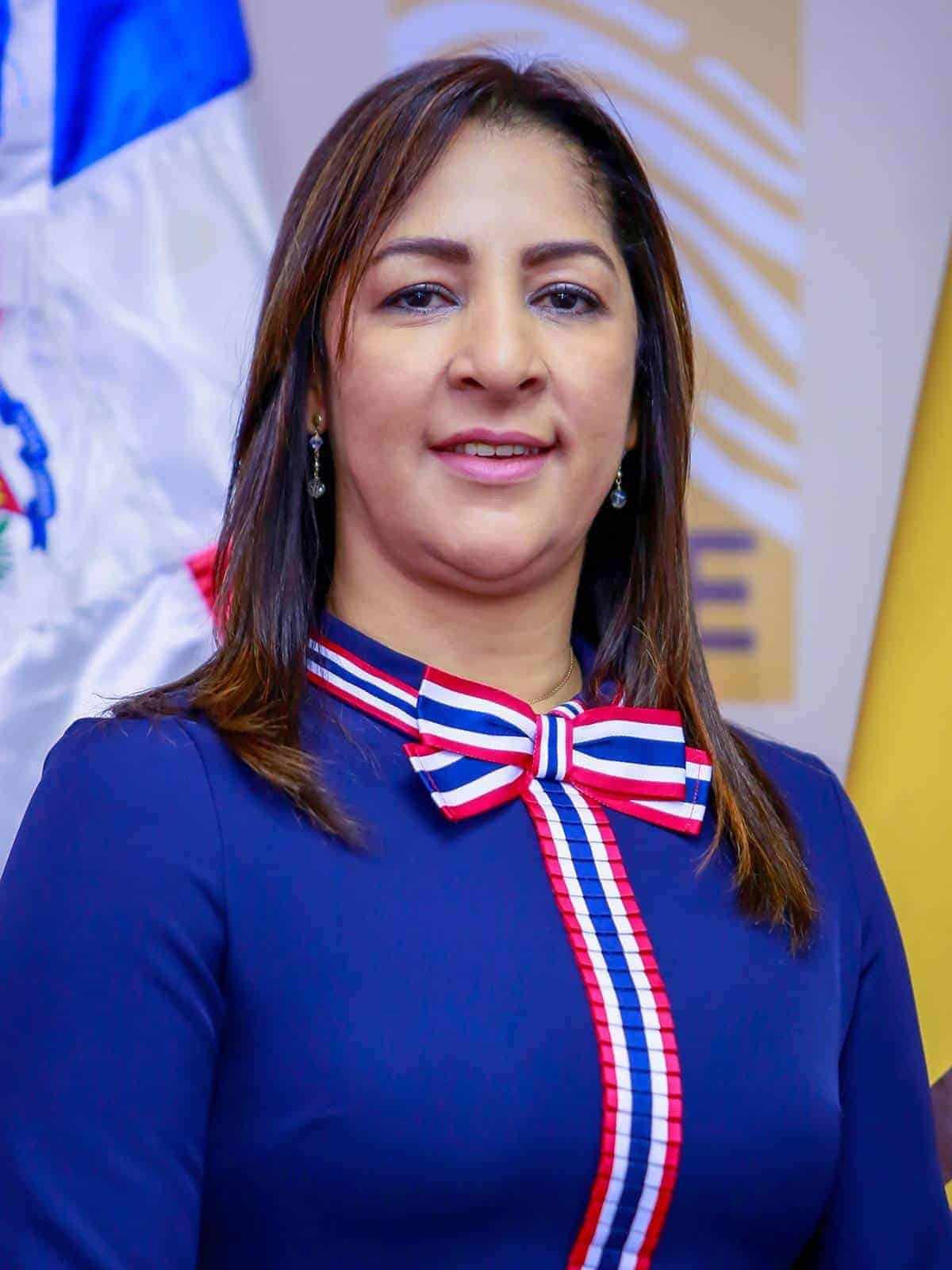 <strong><i>Directora Nacional de Registro del Estado Civil</i></strong><div>Acumula 29 años como servidora de la JCE.<br></div>