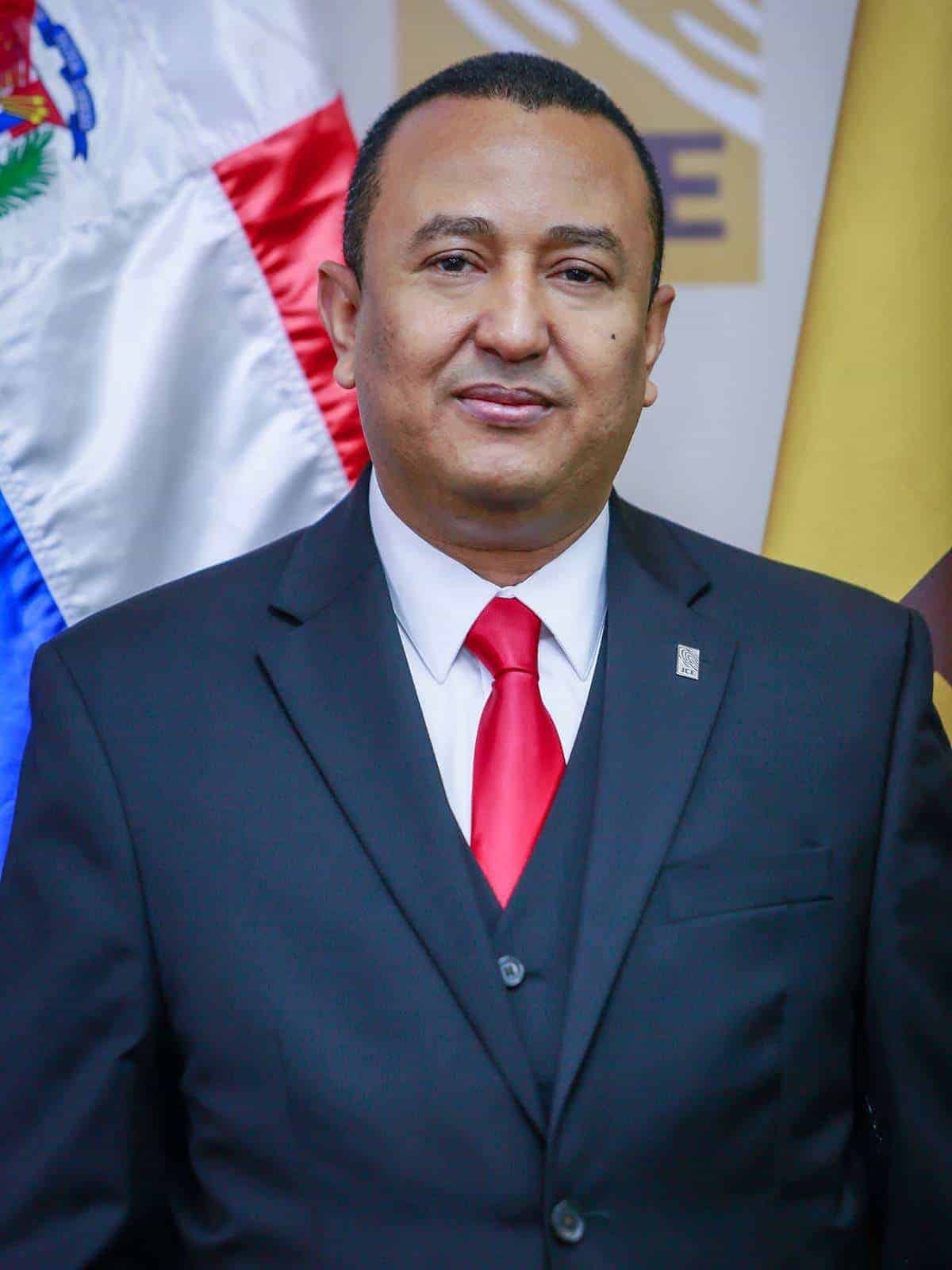 <strong><i>Director de la Dirección del Voto Dominicano en el Exterior </i></strong><div>Este funcionario forma parte de la JCE desde el año 2007.</div>