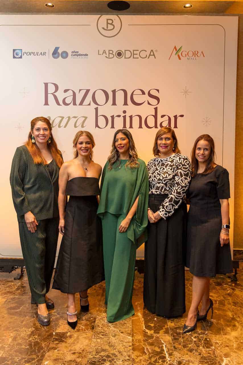  Luisa Fontana, Aneley Cáceres, Austria Gómez, Silvia Rosales y Clary Aquino.