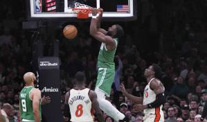 Celtics resisten lluvia de triples y derrotan 130-120 a los Pistons