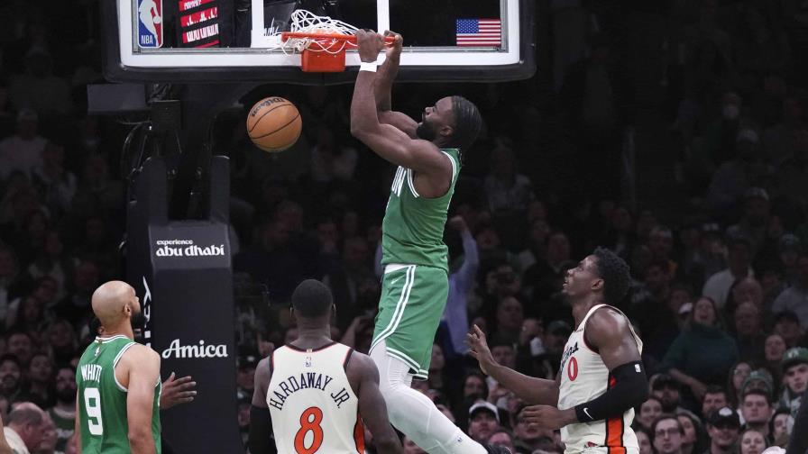 Celtics resisten lluvia de triples y derrotan 130-120 a los Pistons