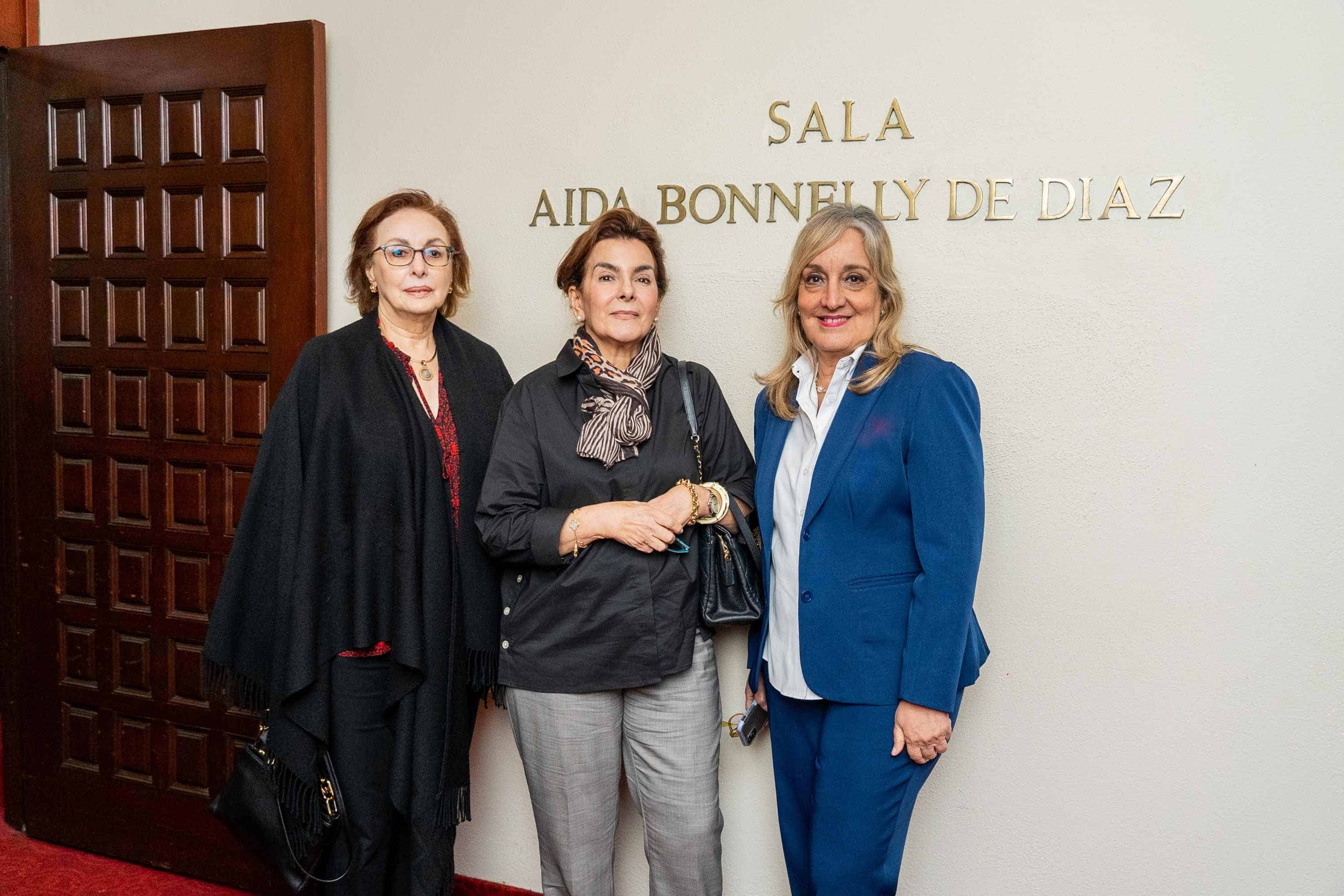 Rita Espaillat y Maritza de Bonetti y Lisette Troncos.