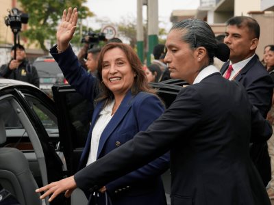 Fiscalía de Perú interroga a Boluarte por polémica cirugía de nariz