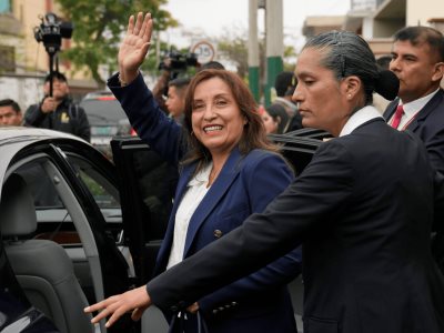 Investigan a Dina Boluarte por operarse la nariz en secreto