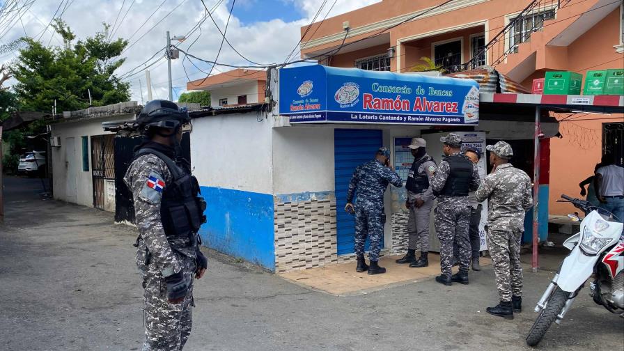 Delincuentes asaltan dos bancas de loterías en el sector Arroyo Hondo