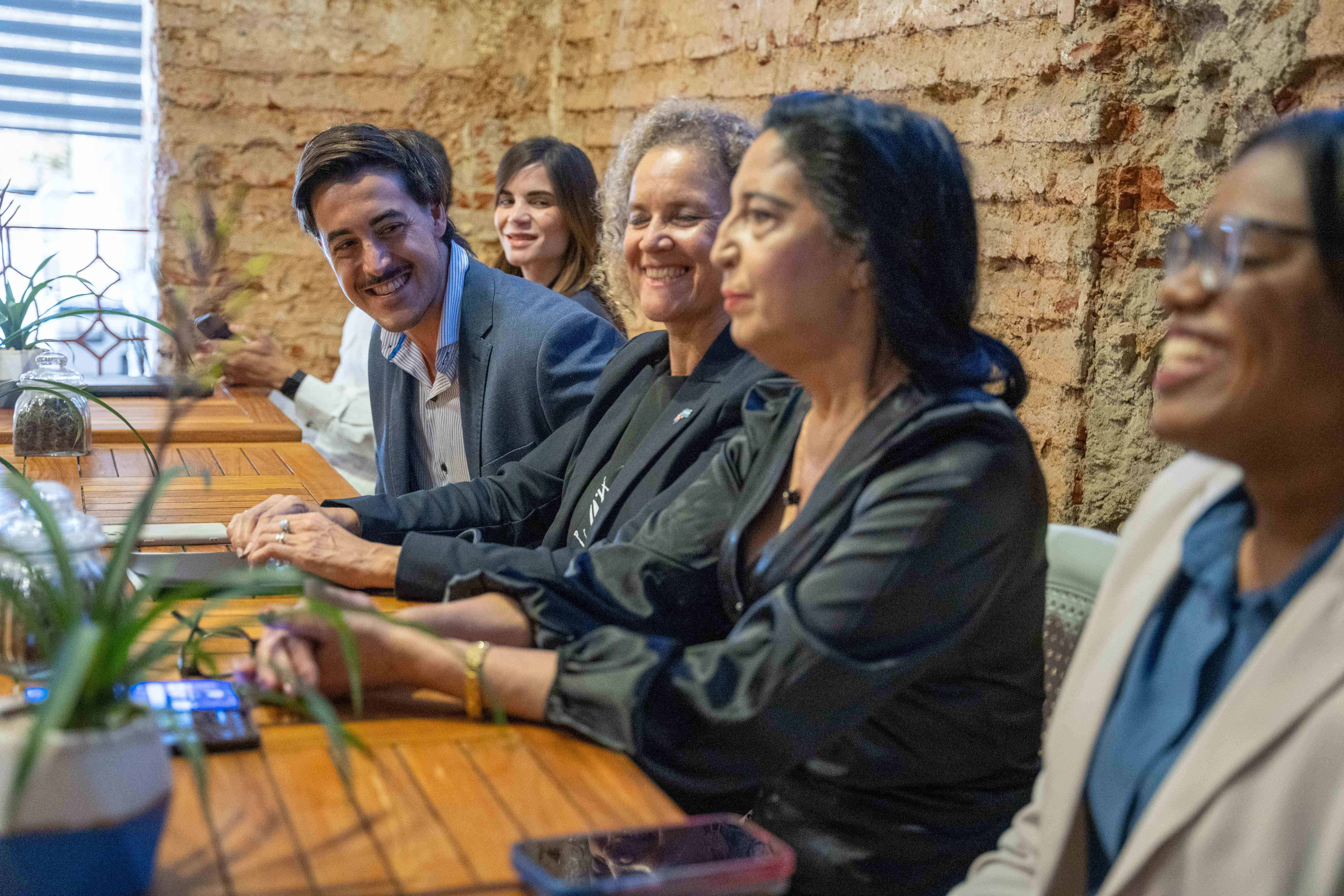 Coral Sanchez, Regional Product Director Mastercard, Martín Marcaida, de Nippy, Sandra Winkler, Embajada- Republica de Argentina, Margarita Rodríguez Directora Motores y Karen Gonzalez INTRANT.