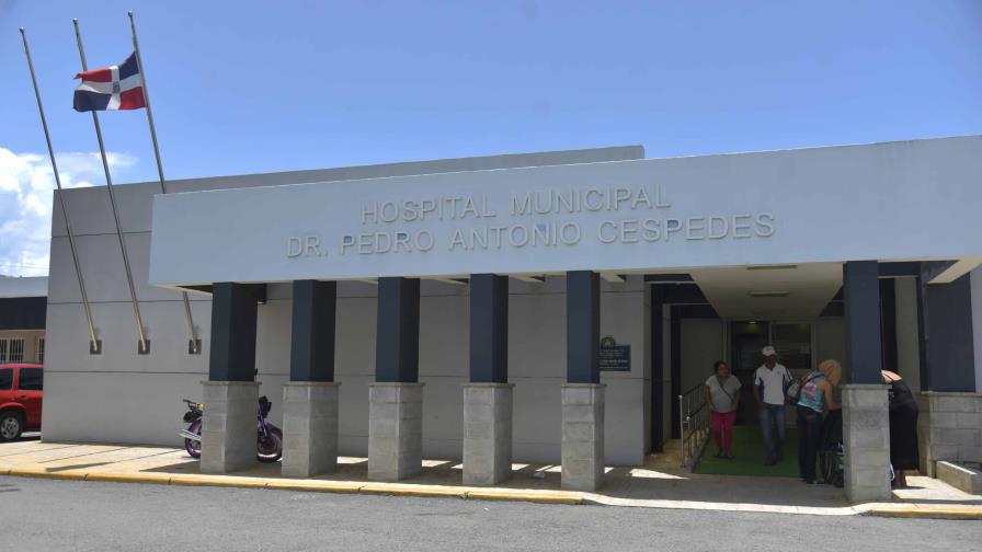 Denuncian hospital de Constanza no cuenta con ambulancia para el traslado de pacientes