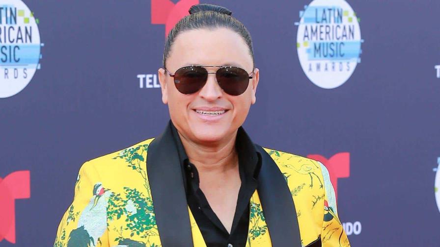 Elvis Crespo se divorcia tras 15 años de matrimonio