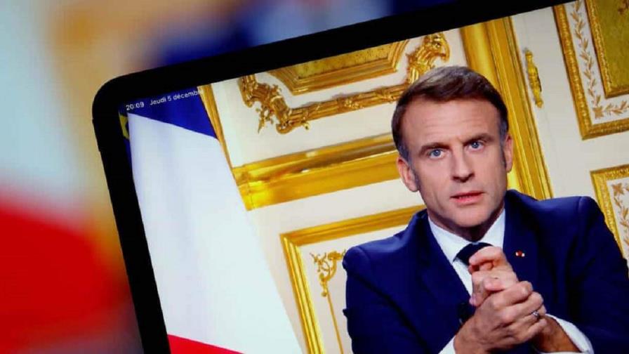 Macron promete un nuevo primer ministro para ´los próximos días´ y descarta dimitir