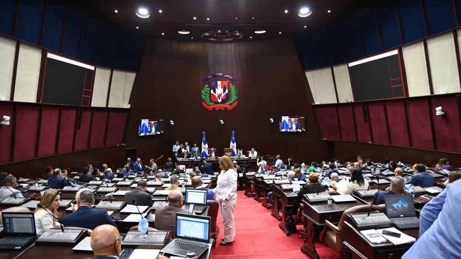 Diputados aprueban proyecto que prohíbe mover feriados patrios como Duarte, Reyes y Constitución Diputados aprueban proyecto que prohíbe mover feriados patrios como Duarte, Reyes y Constitución