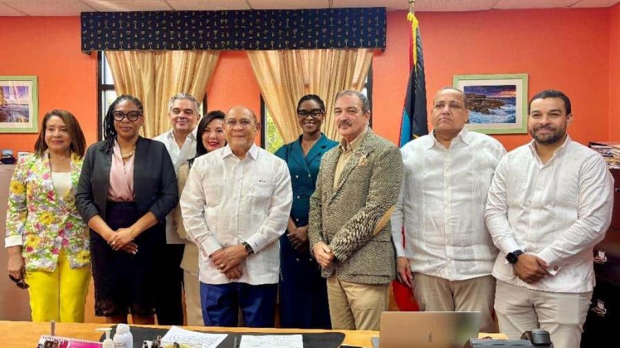 Ministerio de Turismo de Antigua y Barbuda firma acuerdo de capacitación con Infotep