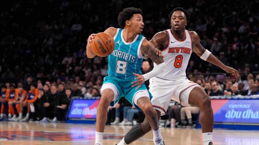 Anunoby y Towns lideran a Knicks en aplastante victoria 125-101 sobre Hornets