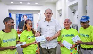 Alcaldía de Santiago y Coraasan inician entrega del salario 13 con recursos propios