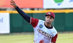 Gigantes, con buen pitcheo y ofensiva oportuna se resisten a hundirse más al vencer a los Toros