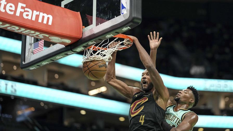 Evan Mobley firma 41 puntos y Cavaliers vencen 116-102 a Hornets