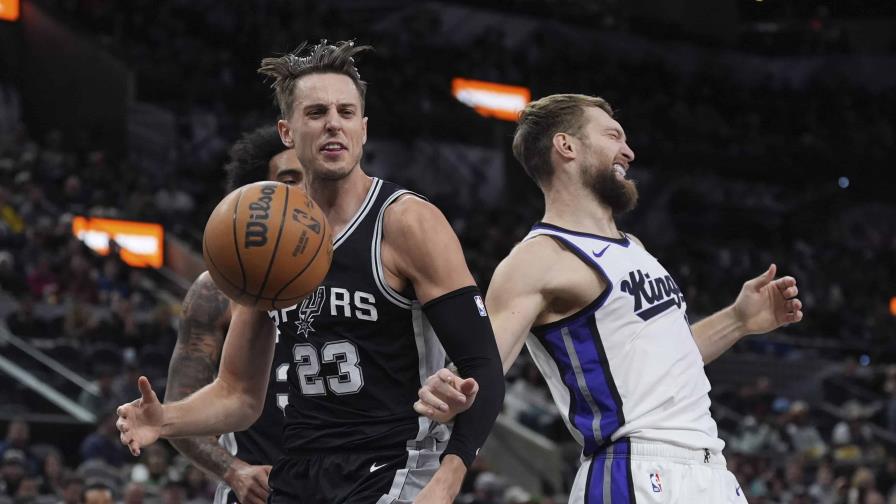 Zach Collins, de los Spurs, es multado con 35,000 dólares por gesto obsceno tras expulsión