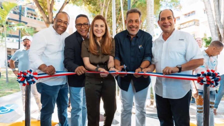 Alcaldía del Distrito Nacional y un supermercado inauguran parque Los Bambú