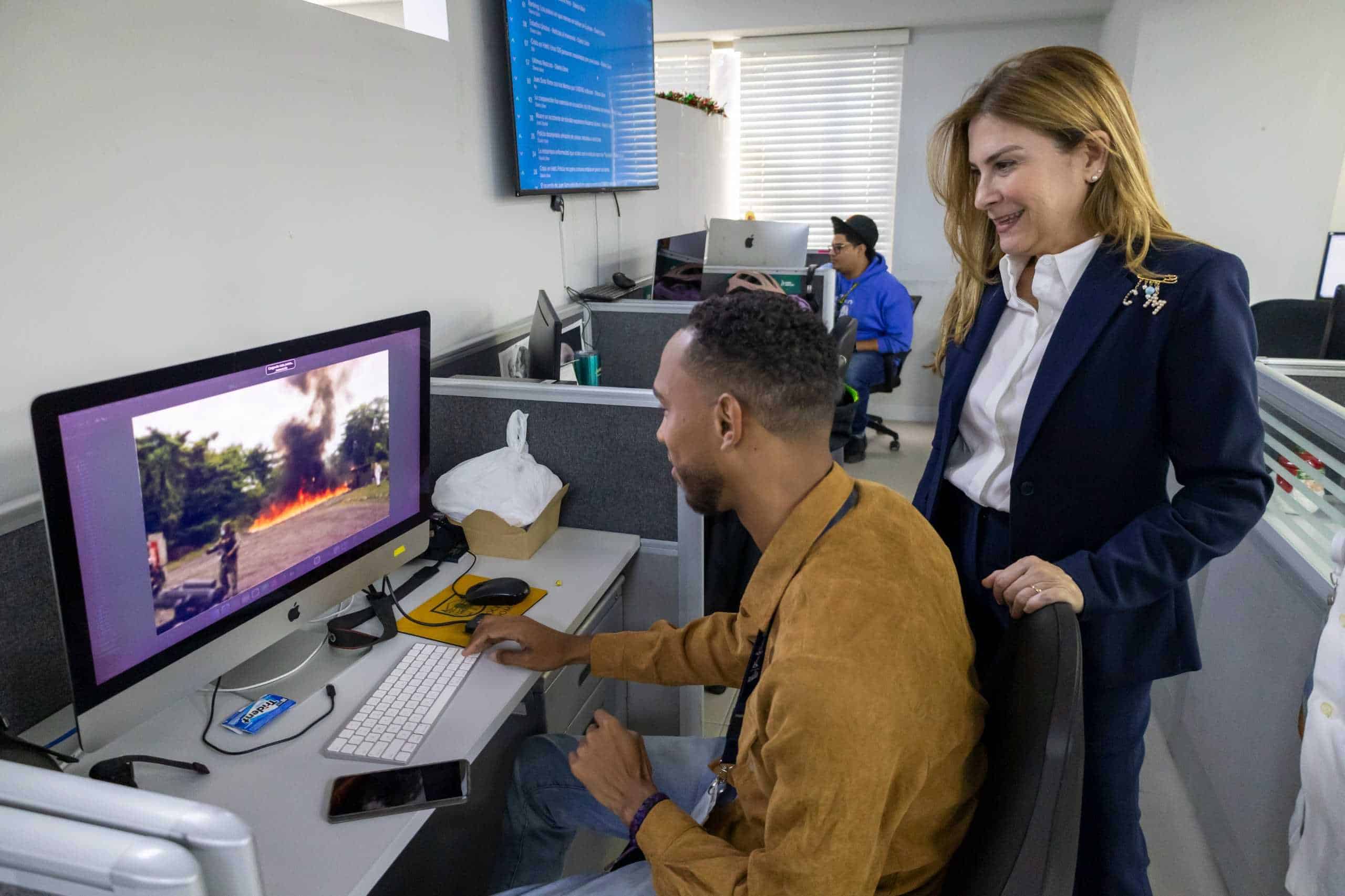 En su visita a la redacción de Diario Libre, la alcaldesa Carolina Mejía conoció parte del proceso de producción de contenidos.