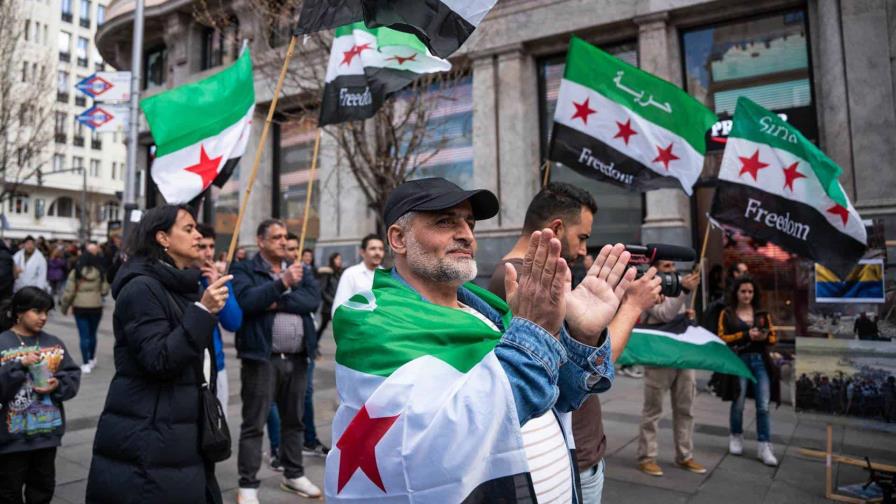 La bandera rebelde, el símbolo de una nueva era política en Siria