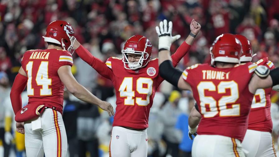 Los Chiefs ganan su 9no título consecutivo del Oeste de la AFC al vencer a los Chargers