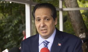 Ministro dice médicos pensionados y administrativos no formaban parte del acuerdo con el CMD