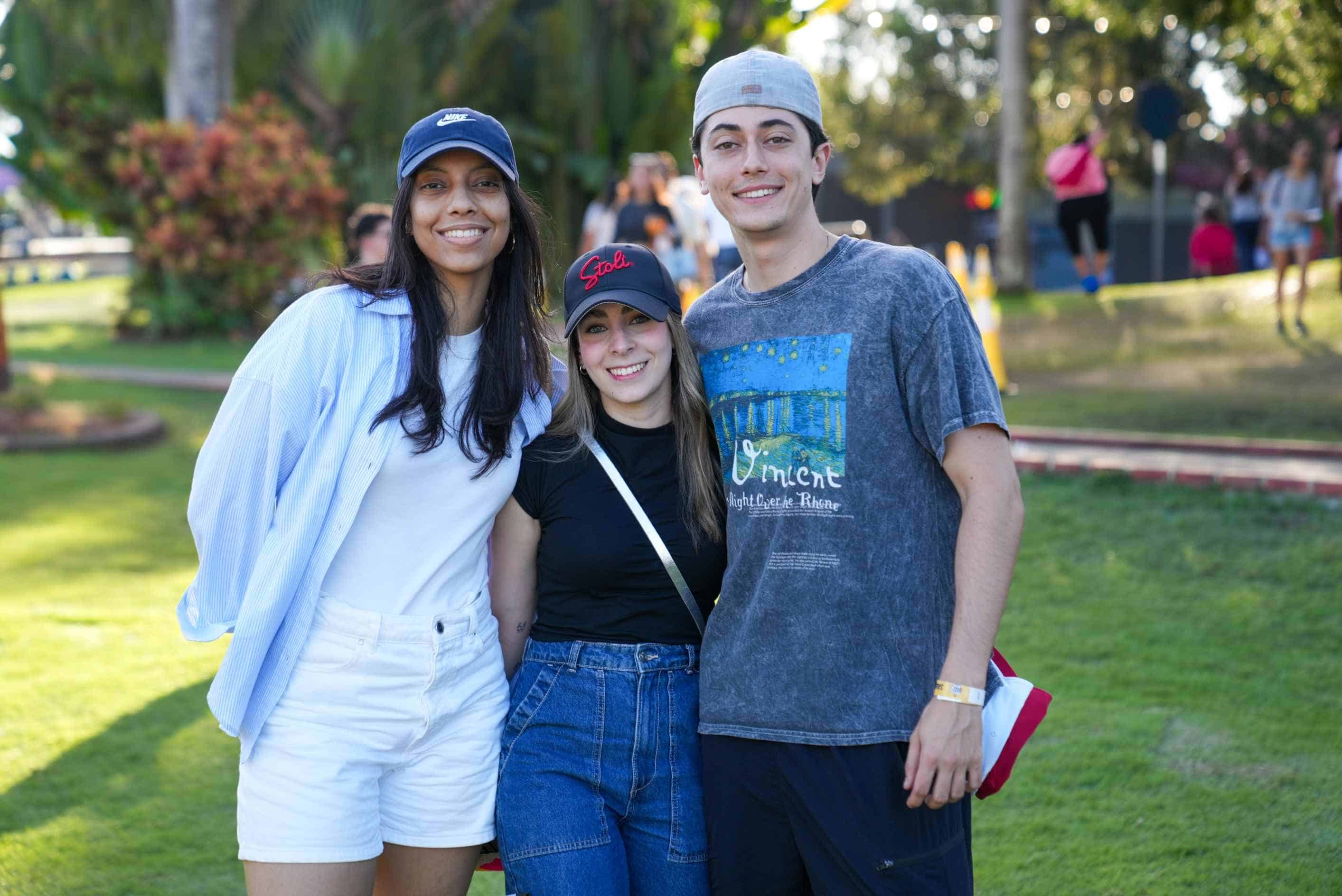 Marcela Saviola, Camila Fuentes y Alan Martínez.