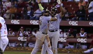 Las Águilas desgarran el pitcheo de los Gigantes que fallan en acercarse a la clasificación