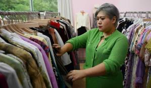 Diseñadora china promueve la autoestima a través de ropa de tallas grandes