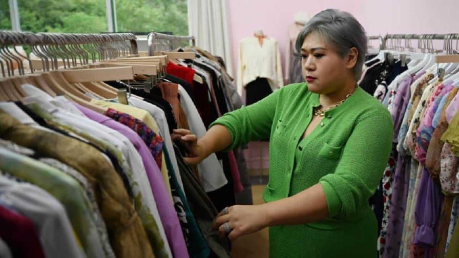 Diseñadora china promueve la autoestima a través de ropa de tallas grandes