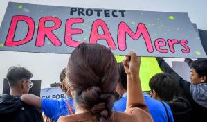 Ultimátum de senadores demócratas a Biden para proteger a los migrantes antes de Trump