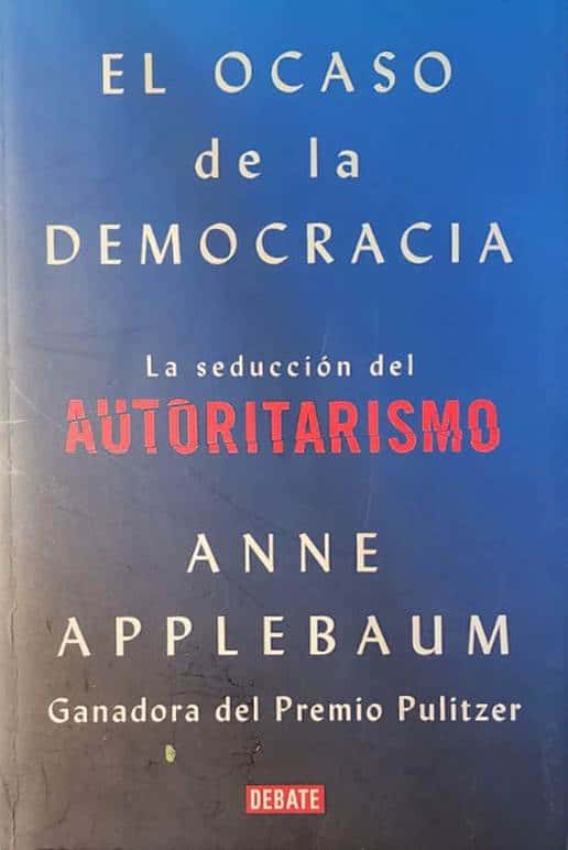 Anne Applebaum, Debate, 2021, 197 págs. Convertida en una de las ensayistas más leídas en el mundo, ganadora del Pulitzer. Sus libros son lectura obligada entre empresarios, políticos, estadistas y profesionales de la comunicación en el mundo. Una de las dos figuras centrales de la FIL de Frankfurt, recientemente celebrada.