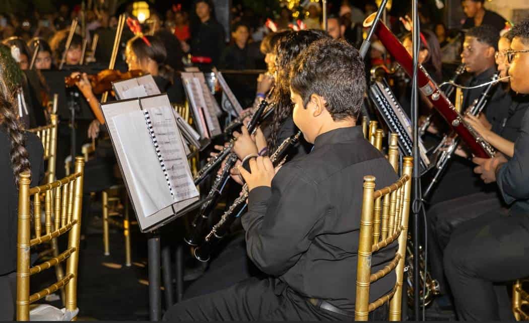 La Orquesta Juvenil Fiesta Clásica deleitó a los presentes.