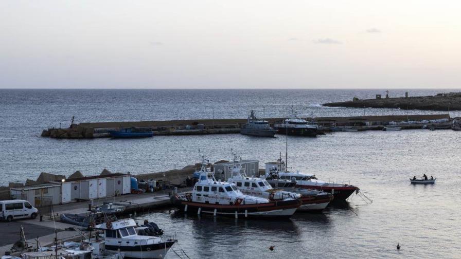 Rescatan frente a costas de Italia a una niña de 11 años que sobrevivió tres días en alta mar